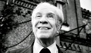 Borges sonriendo