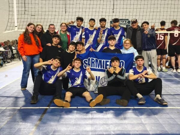 Sarmiento de Santiago Temple gritó campeón: el Sub-18 se quedó con la Copa de Plata de vóley